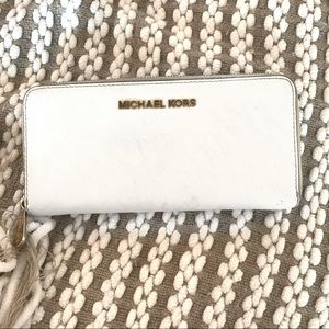 white micheal kors wallet